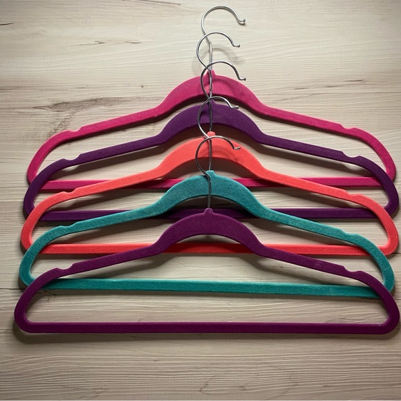 18-pc Bundle of Assorted Color Hangers - Picture 2 of 4